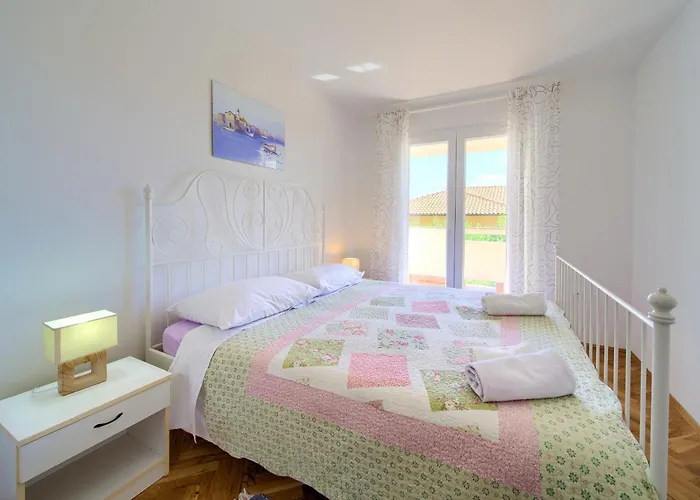 Rose Apartment *